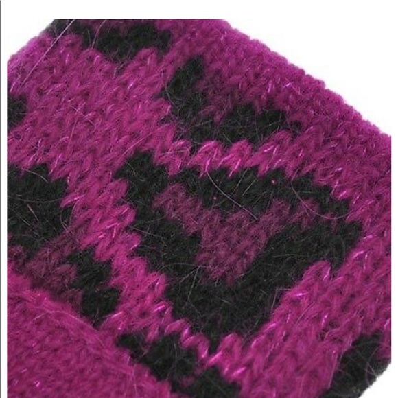 COACH Leopard Ocelot Tech Touch Gloves Cranberry - Picture 6 of 6